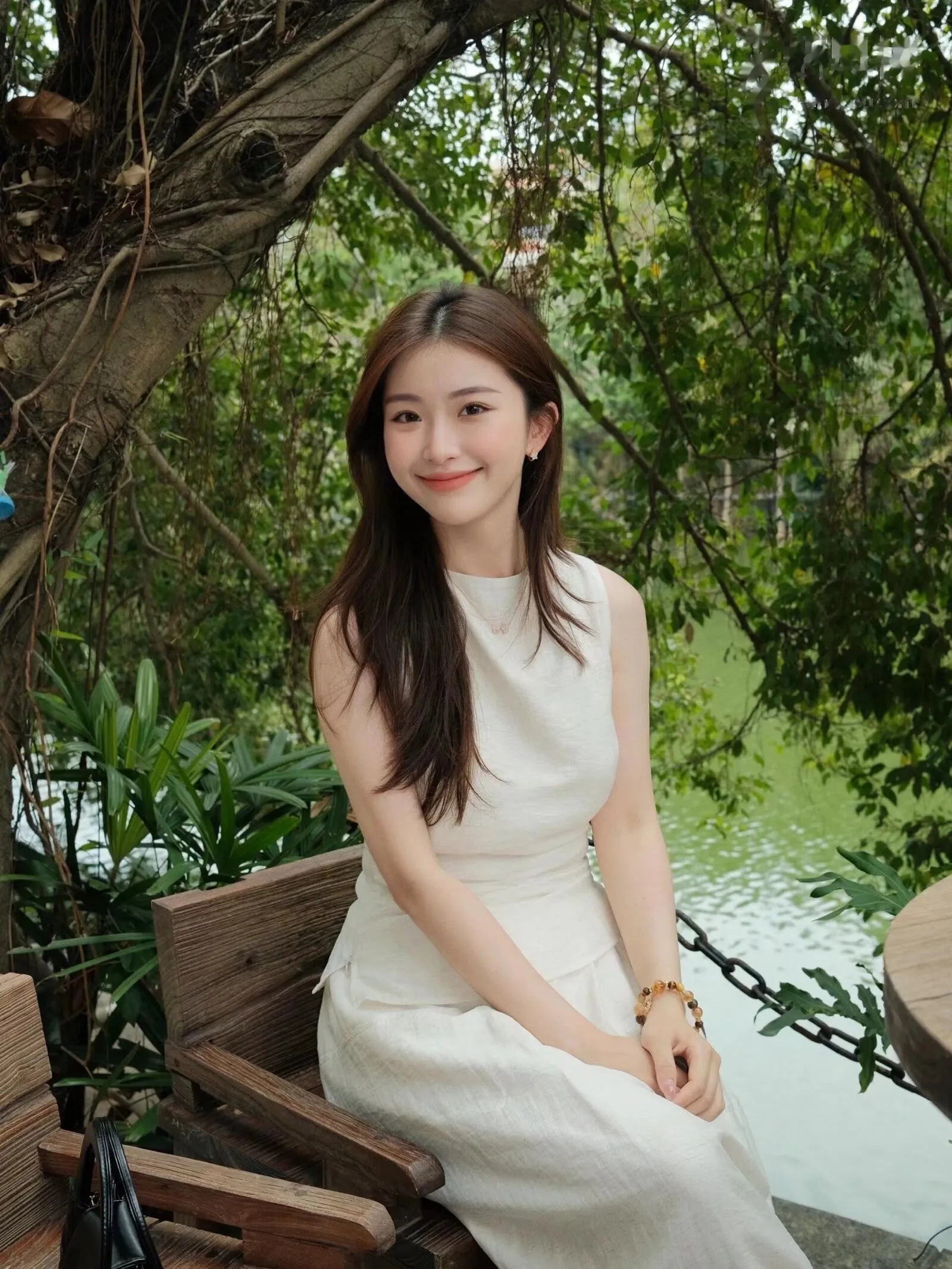 清纯小妹下海兼职上门莞式服务