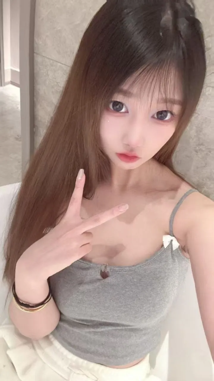 上海甜美颜值嫩妹