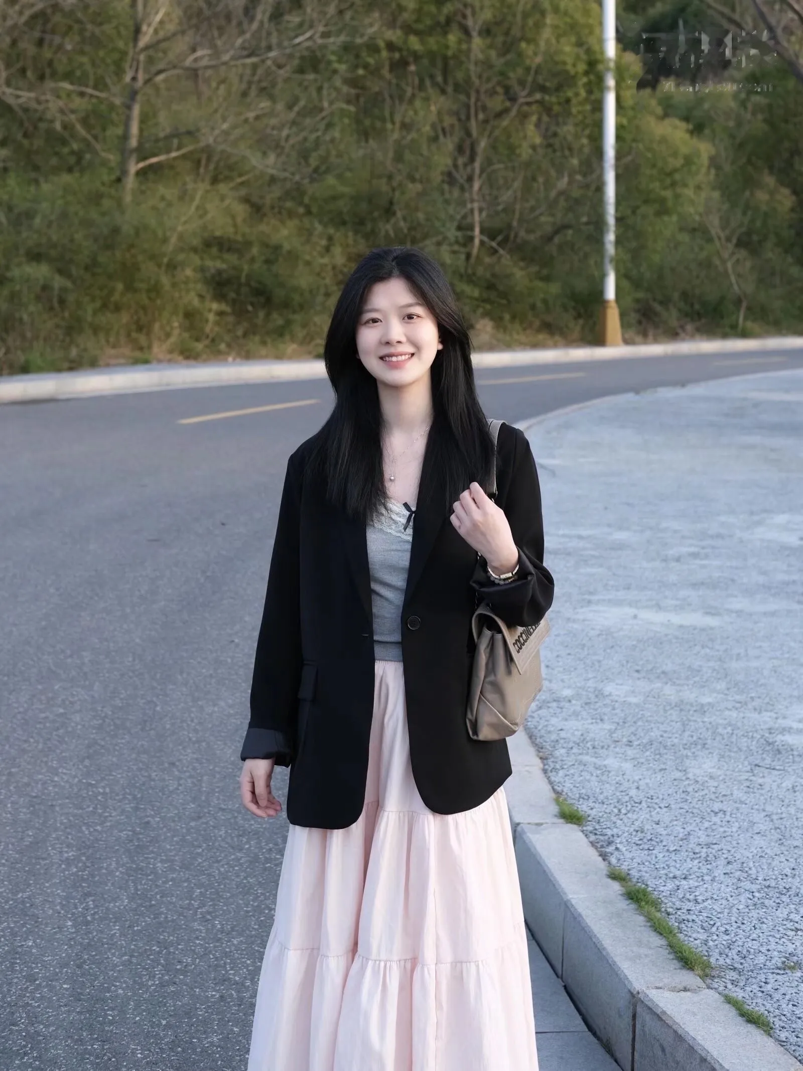 清纯小妹下海兼职上门莞式服务