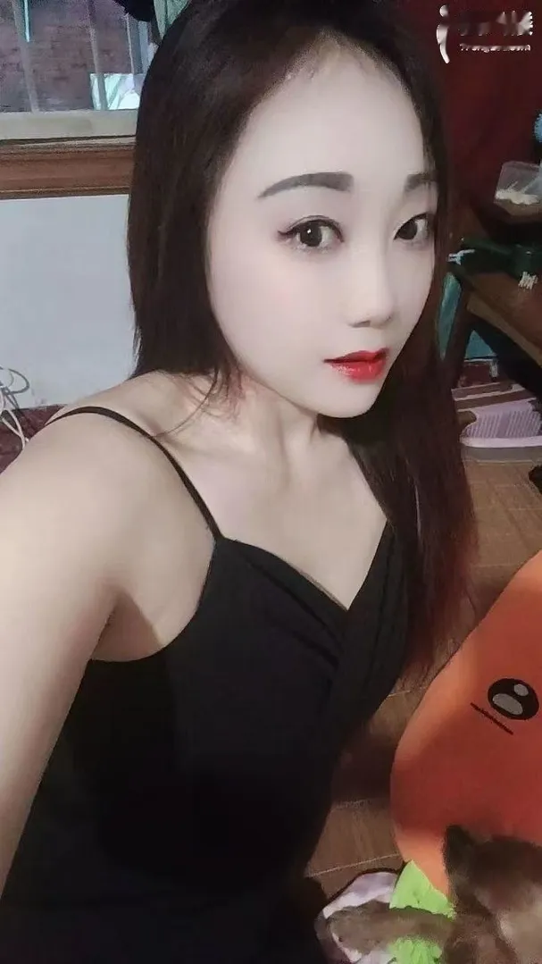 金水翘臀大奶小少妇