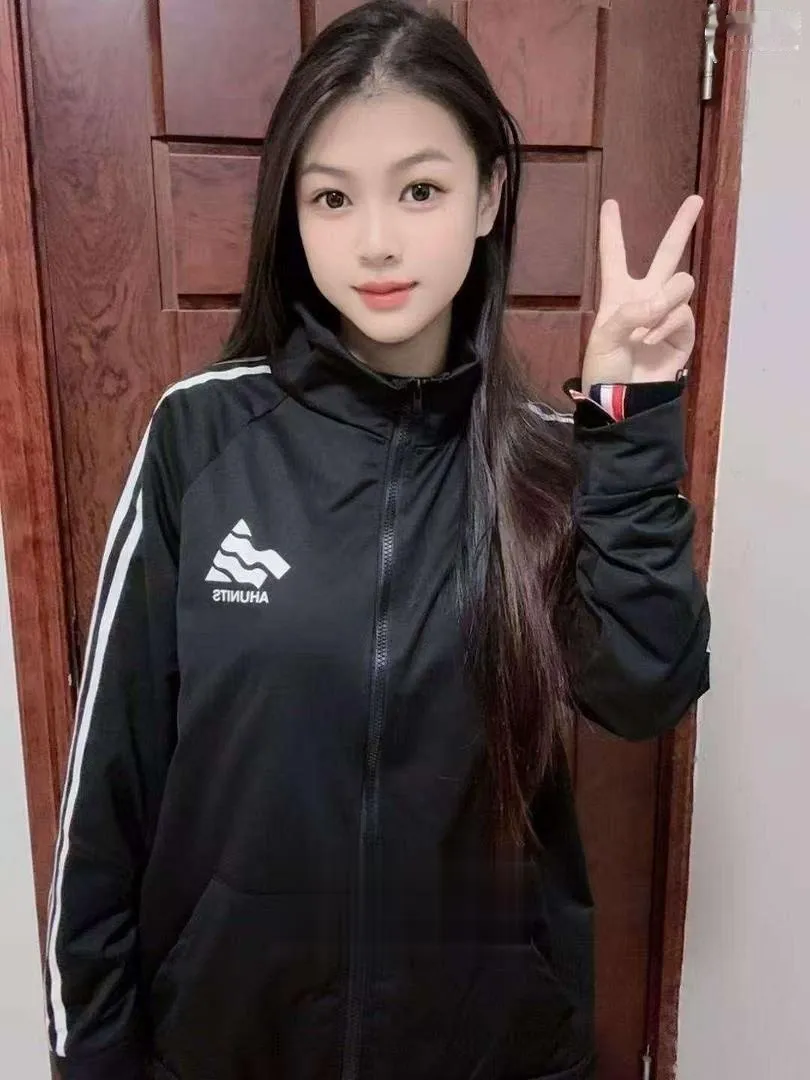白皙粉嫩新人小妹
