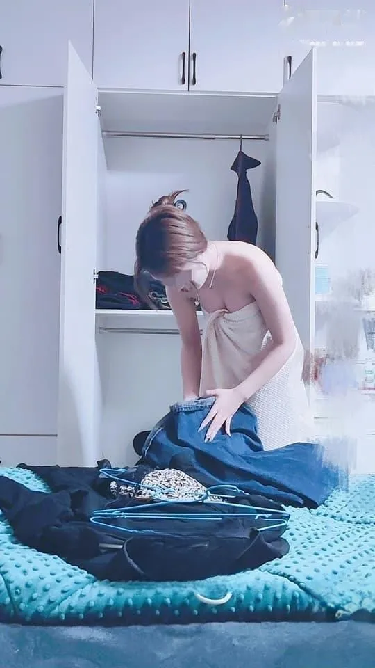 康桥黑丝长腿骚妇