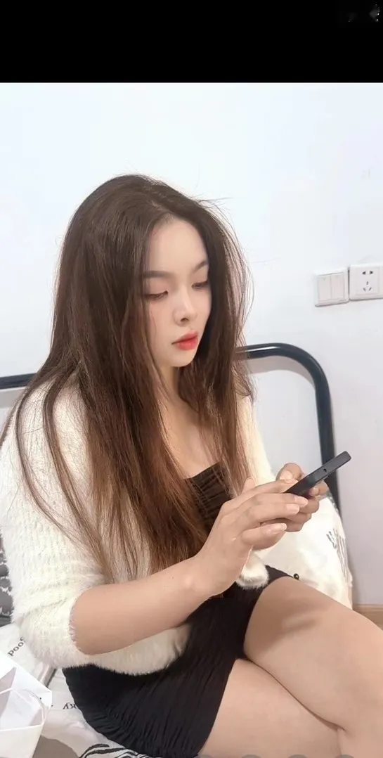 兼职长腿小姐姐穴紧水多