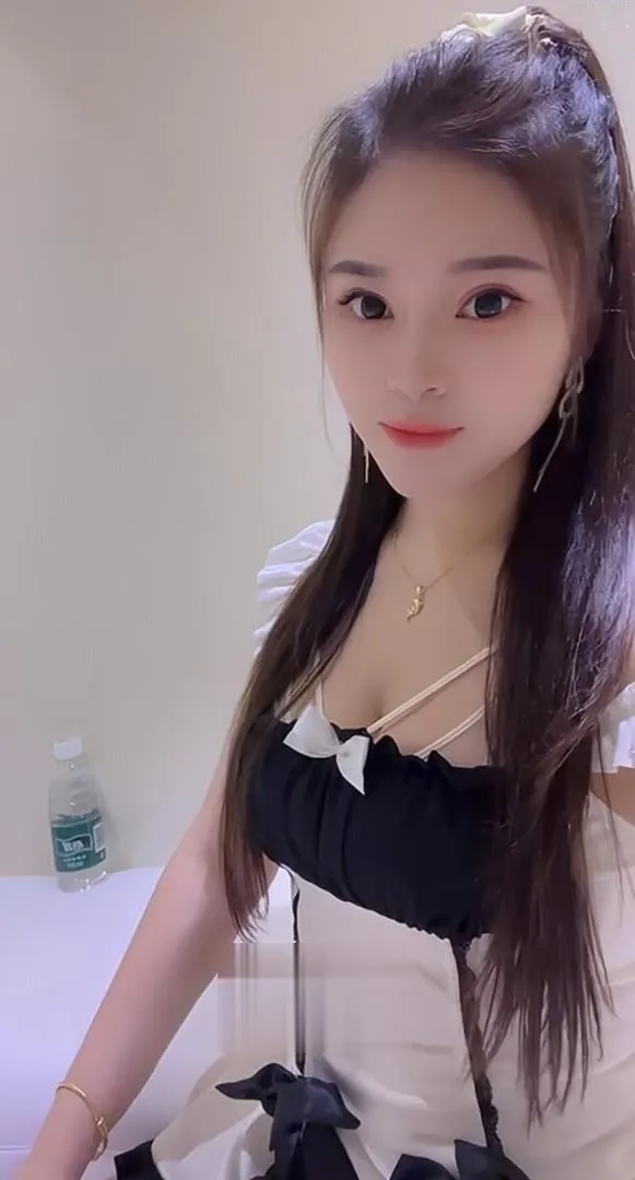 高颜值D奶下海兼职