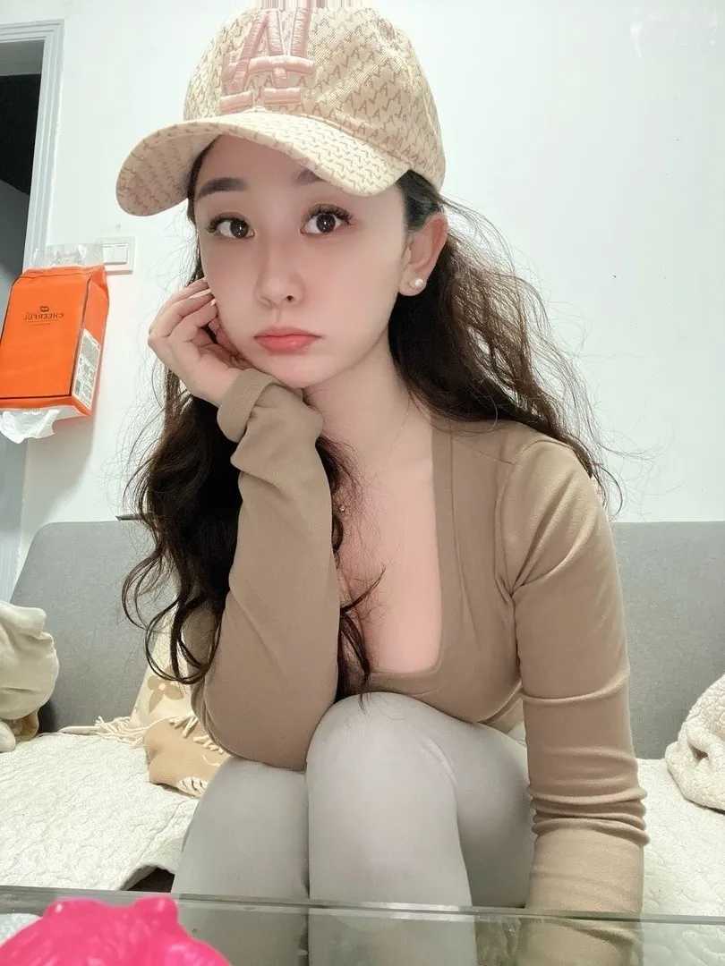 小姐姐身材高挑皮肤细腻