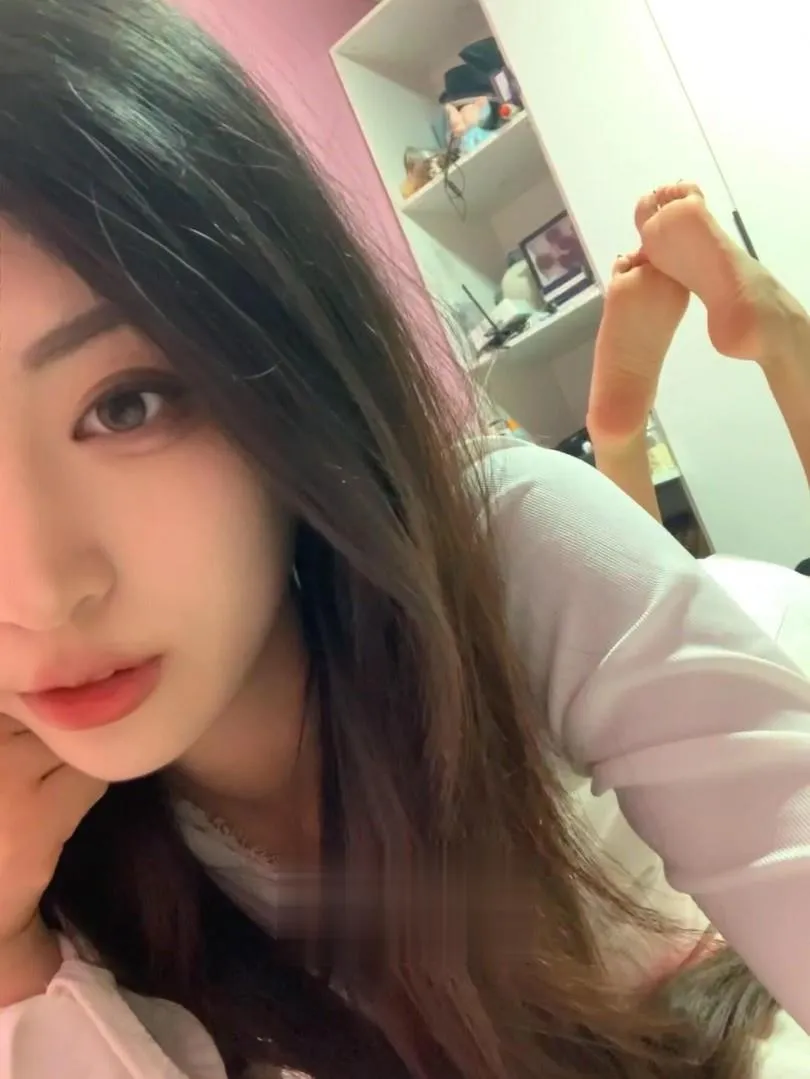成都娇嫩白虎小穴瑶瑶