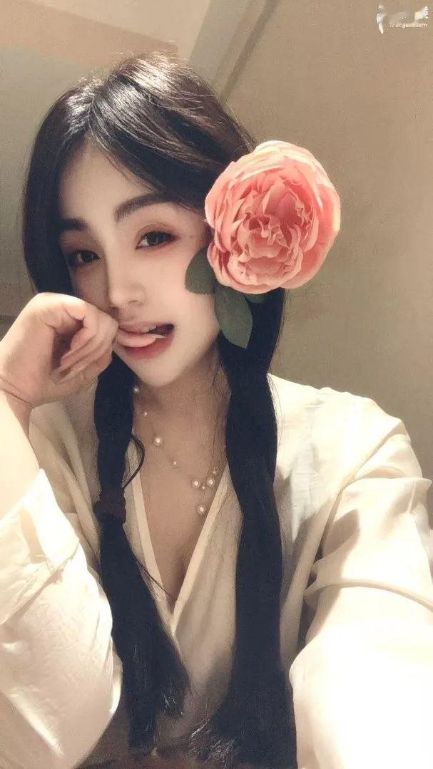 河东美女甜甜
