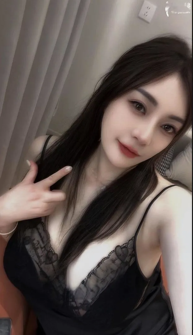 白嫩奶大御姐