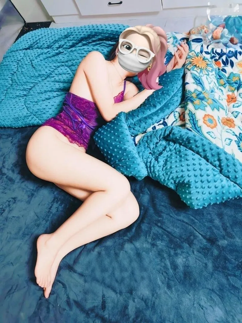 白嫩小姐姐
