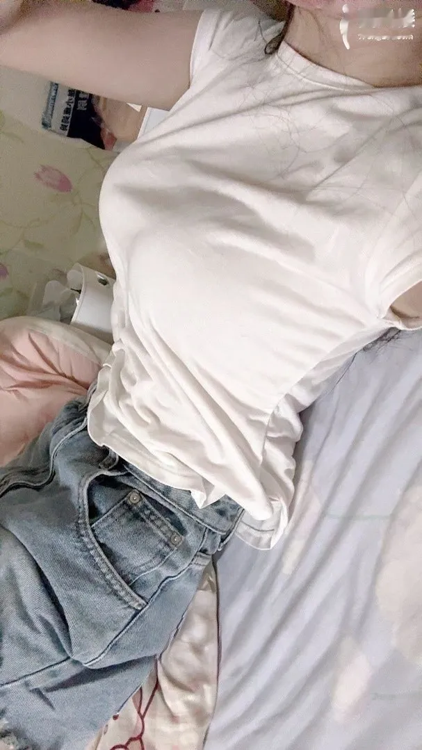性感丰乳翘臀的小骚妇
