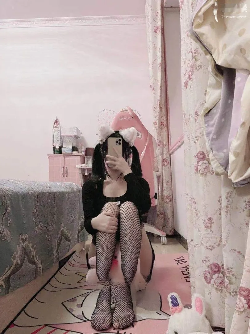 广州嫩妹逼粉胸美