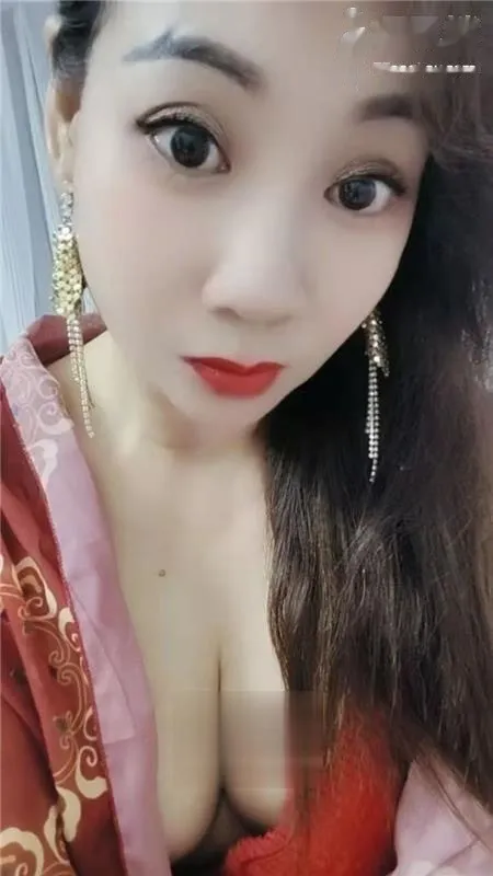 性感少妇够粉