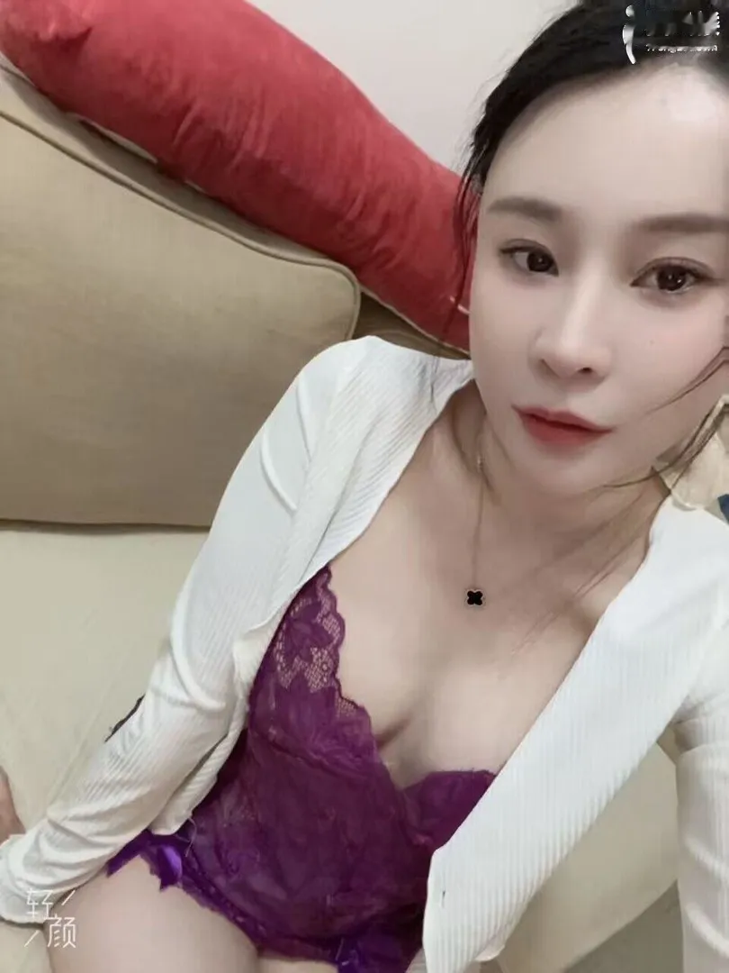 白云嫩妹小颜