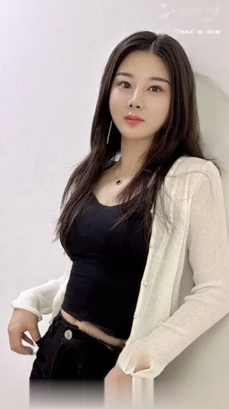 宜昌妙龄纯骚货，丝袜深喉真不错