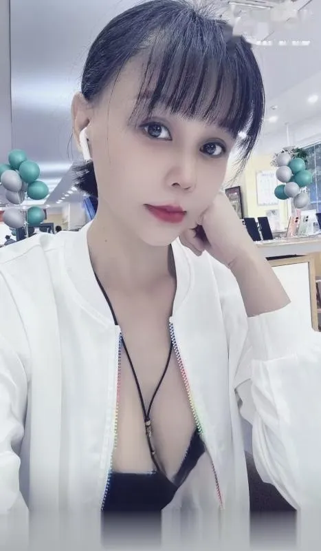 高素质服务系大胸妹