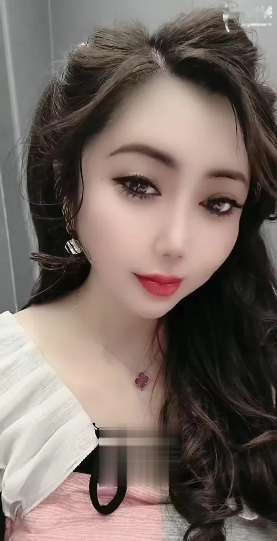 西湖美丽丰满露西