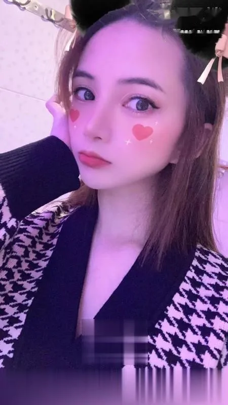 清纯反差娃娃音