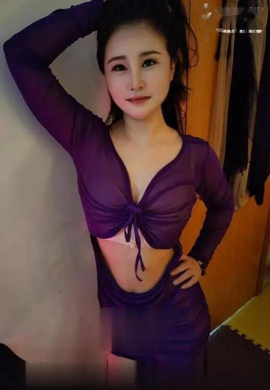 身材前凸后翘小姐姐
