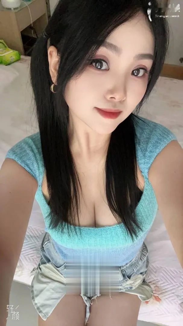 妹子下身修长丝袜诱惑