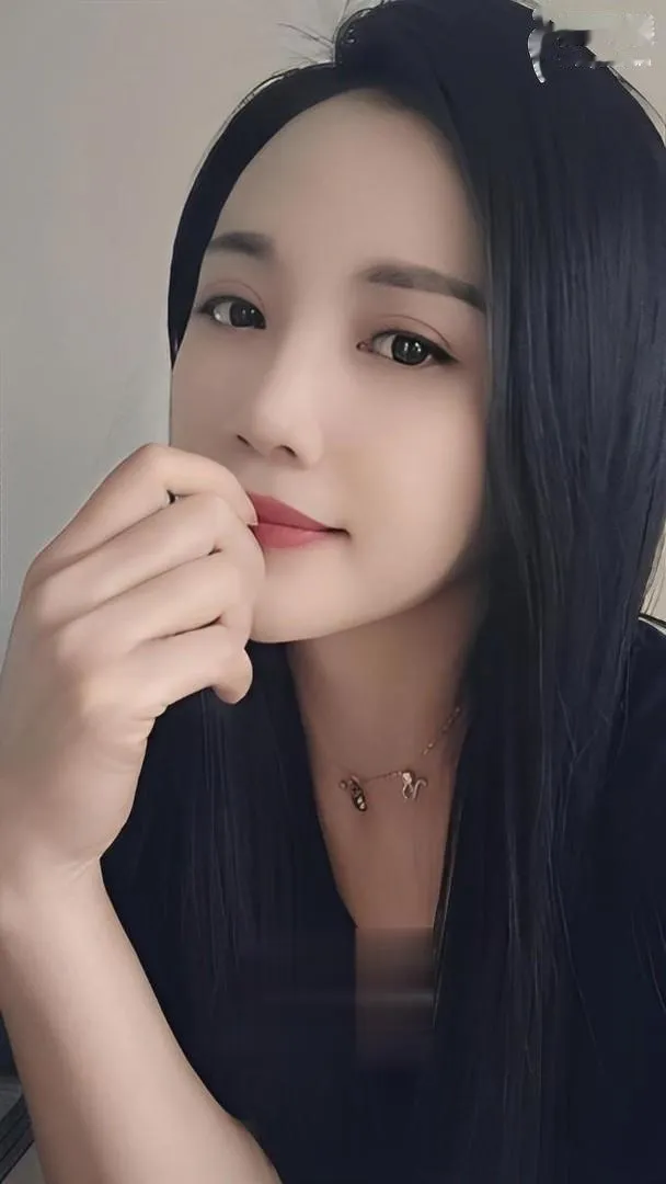 长腿御姐虎牙小姐姐