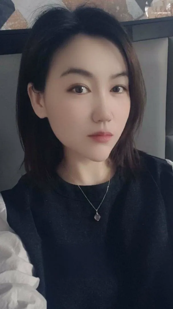 短发轻熟御姐星辰