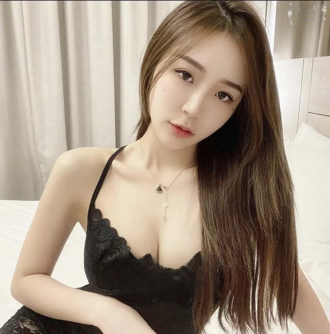 风骚白皙嫩女