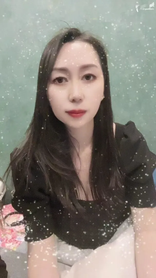 超喜欢这个又大又白的咪咪