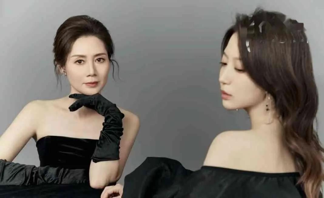 亲生母女花错过拍大腿