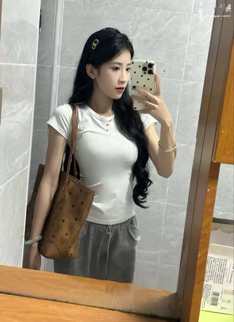 貌白丰满邻家丫丫小妹