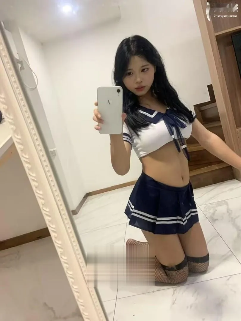 思明制服系嫩妹菲菲