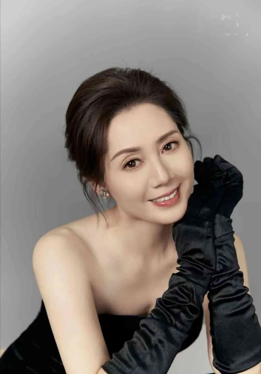亲生母女花错过拍大腿