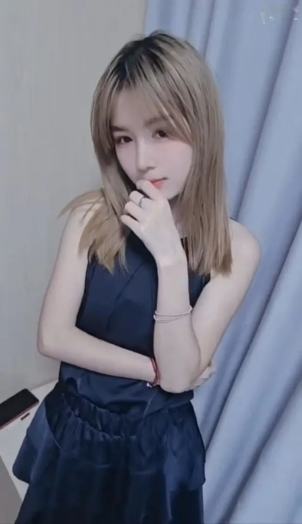 龙岗性感小妖精
