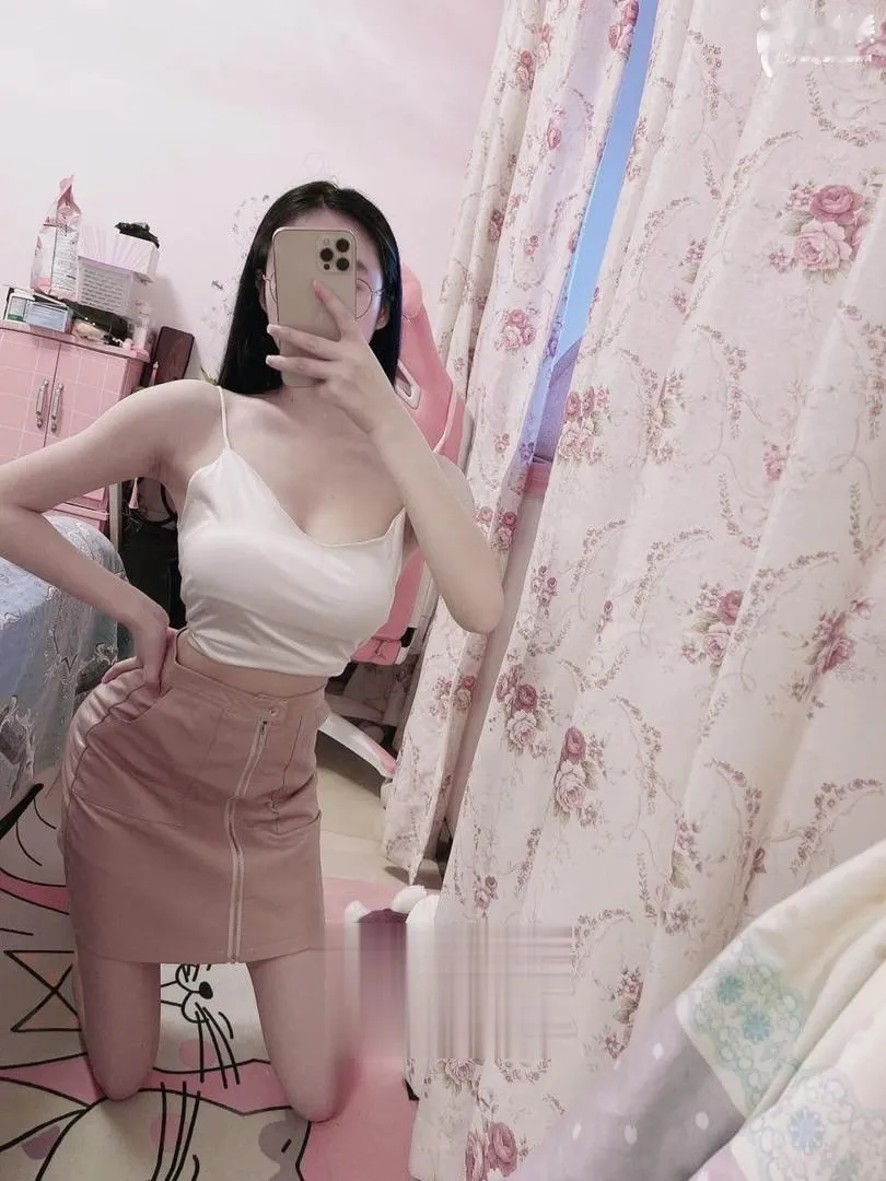 北京白嫩妹子大胸翘臀口活超棒