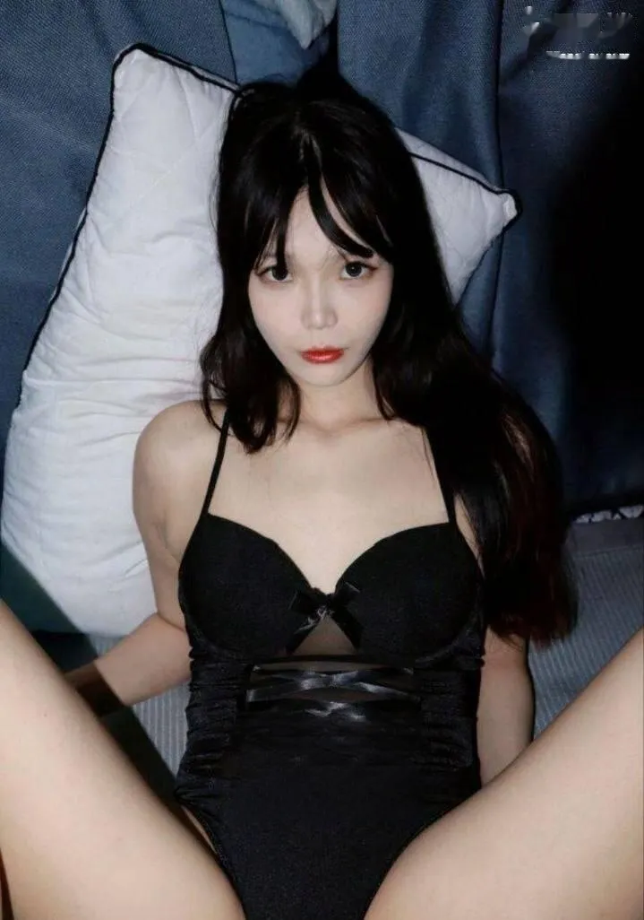 成都御姐范妹妹引导我后入直顶花蕾深处
