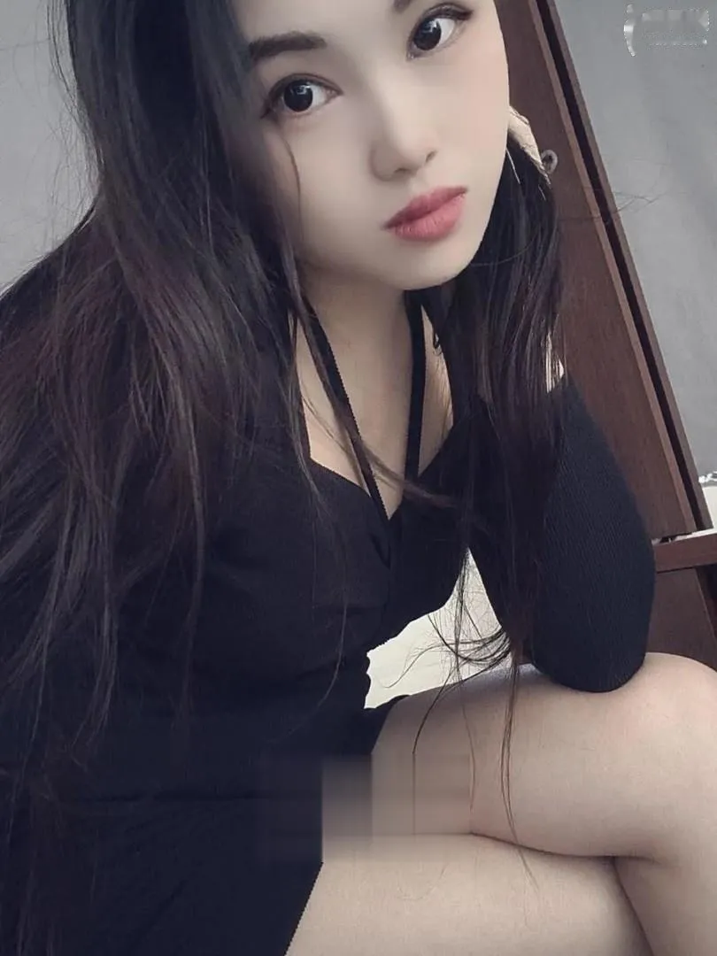 兼职嫩妹逼逼紧致