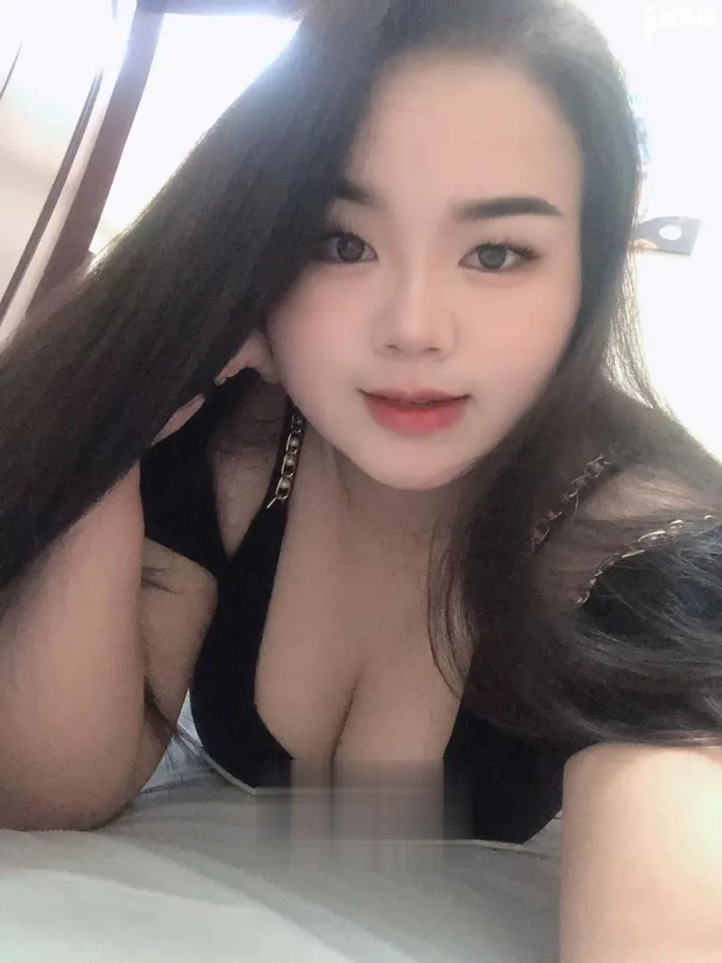 性价比丰满小妞