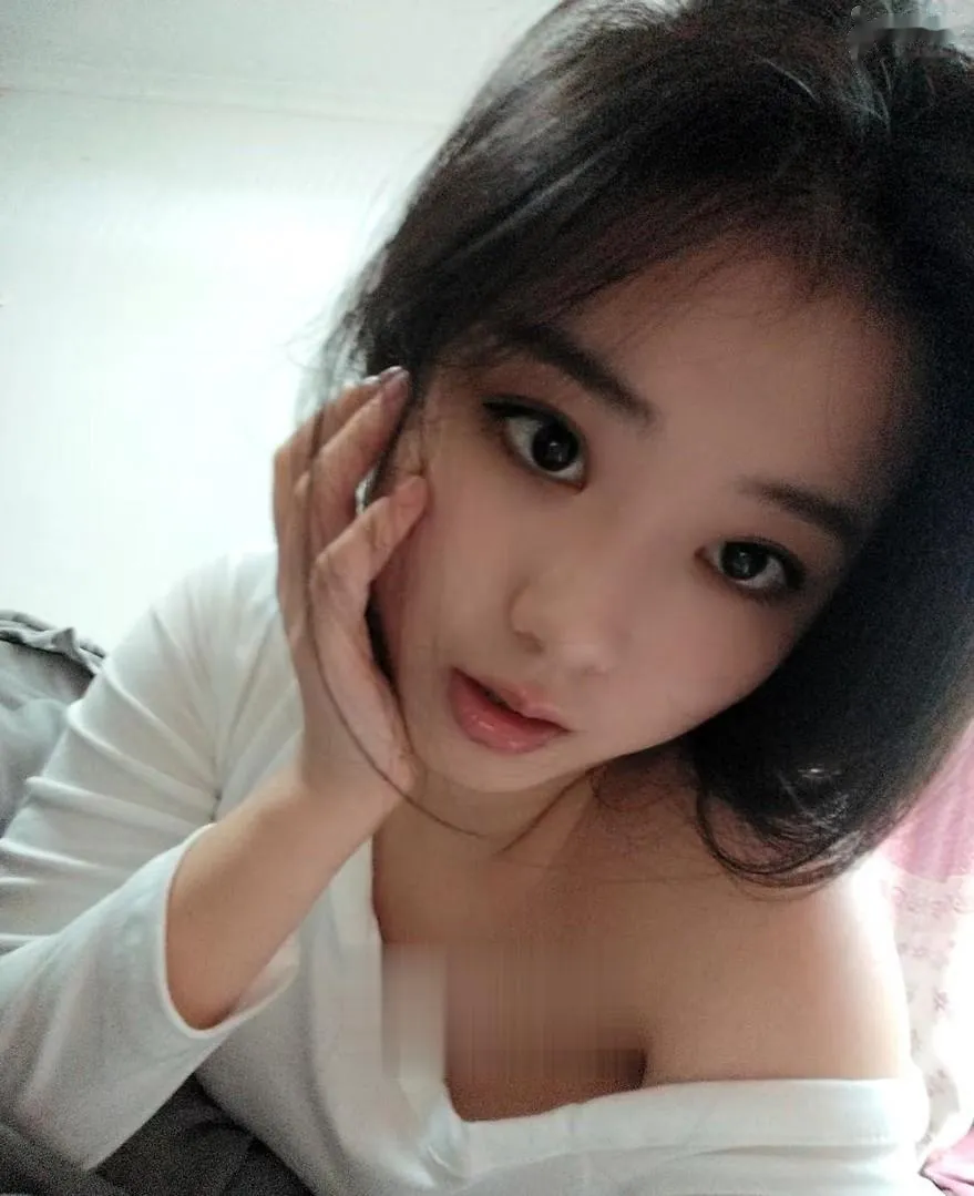 妩媚多姿身材丰满的小骚货