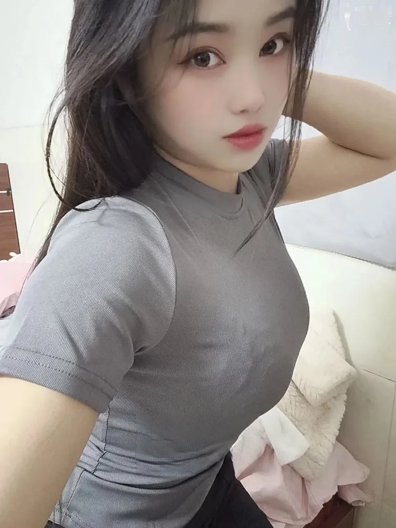 兼职嫩妹逼逼紧致