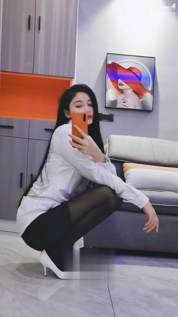 上下粉嫩前凸后翘的成熟御姐