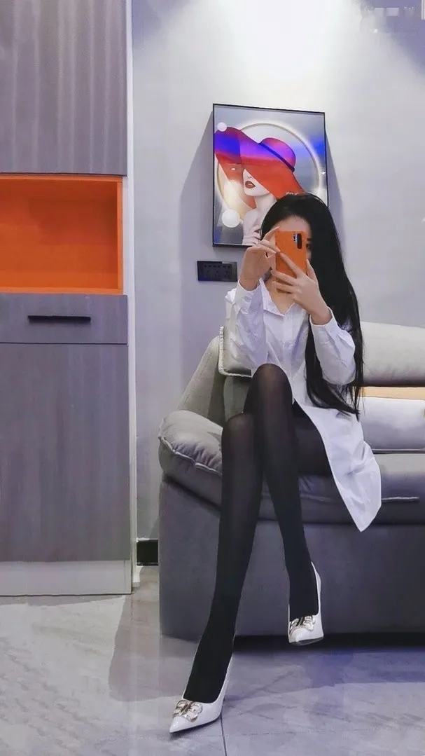 上下粉嫩前凸后翘的成熟御姐