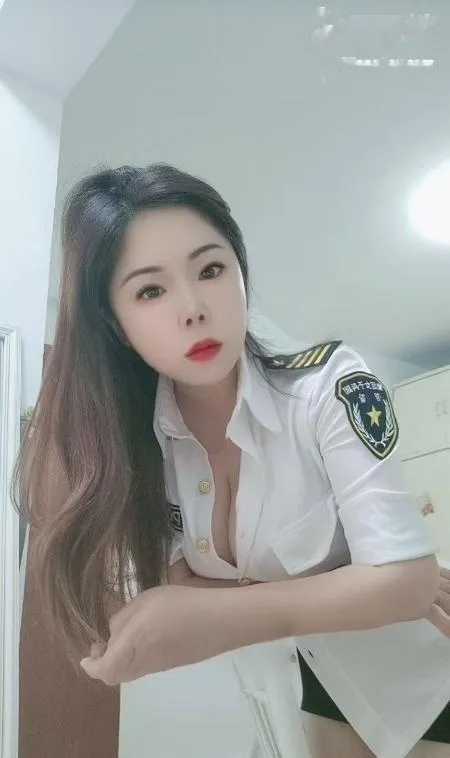 乖巧妹子像小女仆不机车