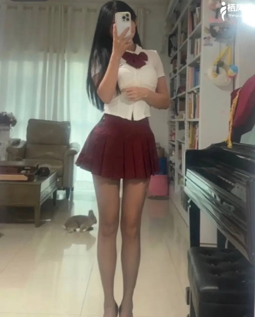 风骚情趣美少女
