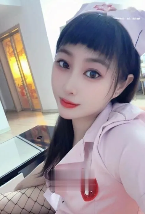 极品小嫩妹逼嫩波大