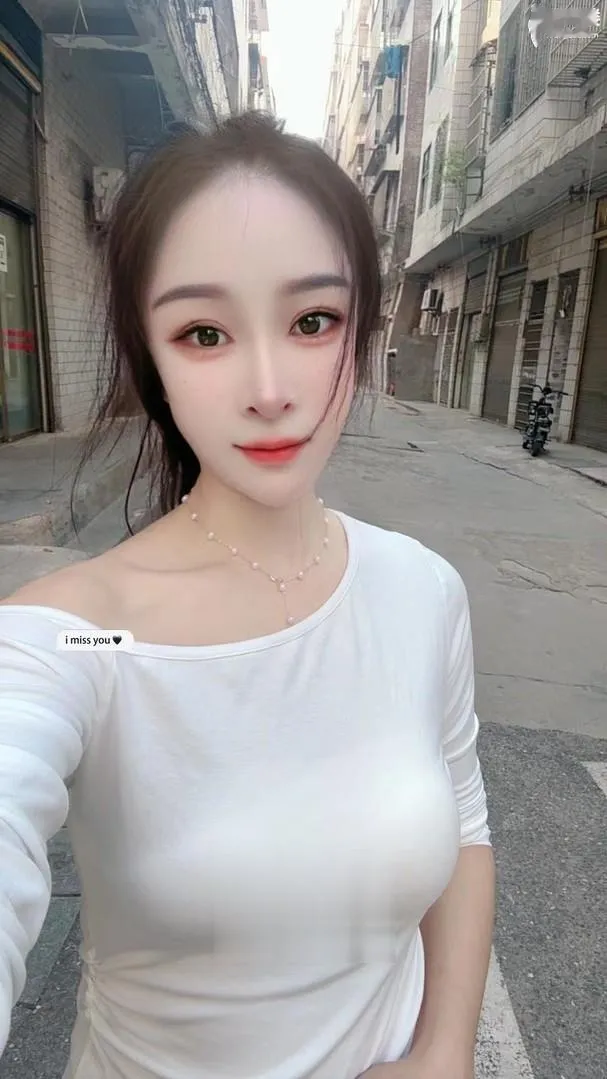 景芳服务型骚妇婷儿