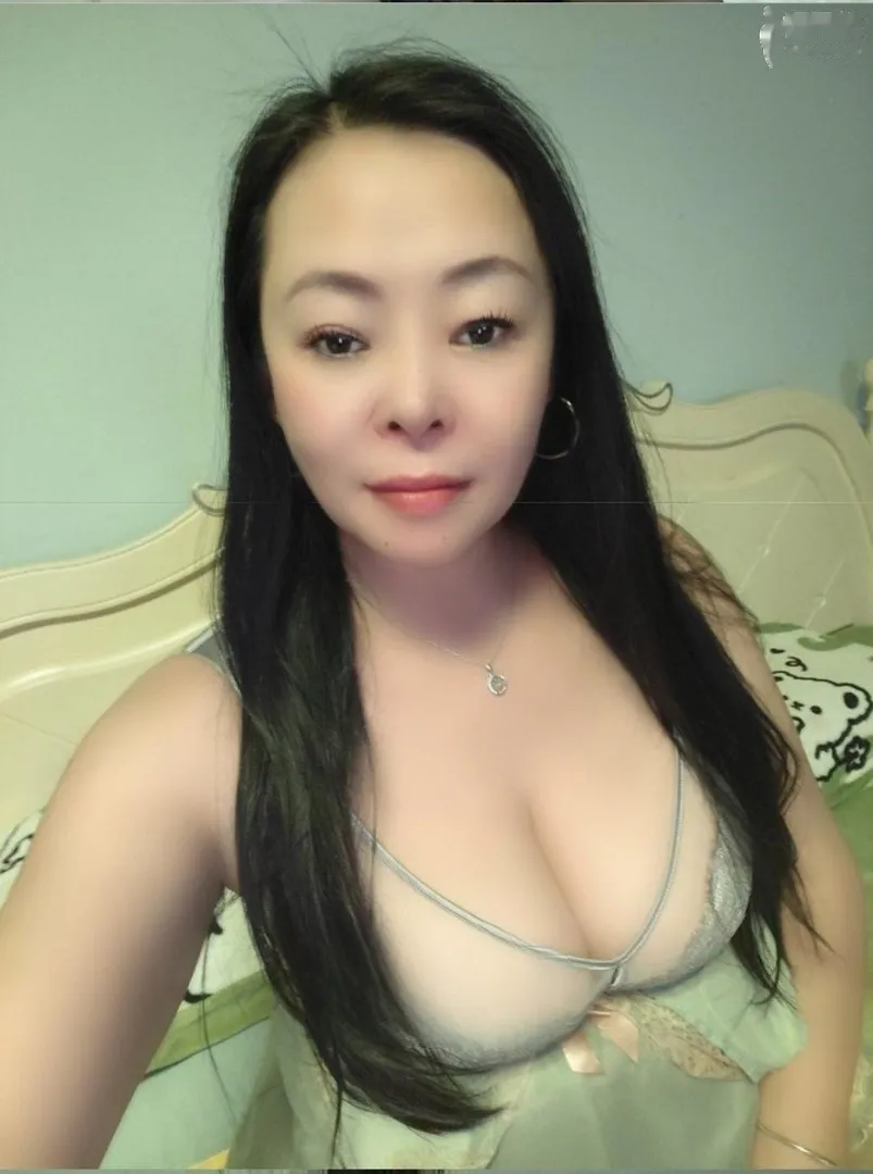 巨乳熟女莉莉