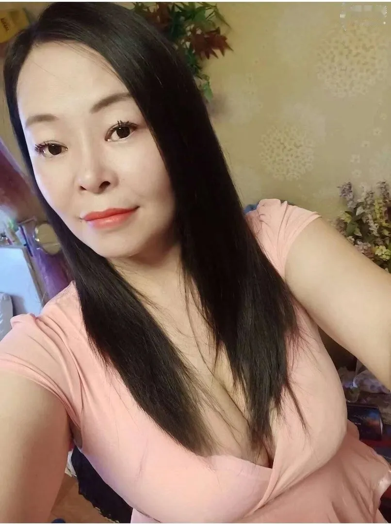 巨乳熟女莉莉