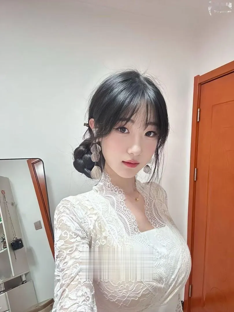 极品jk蜜桃臀小妹