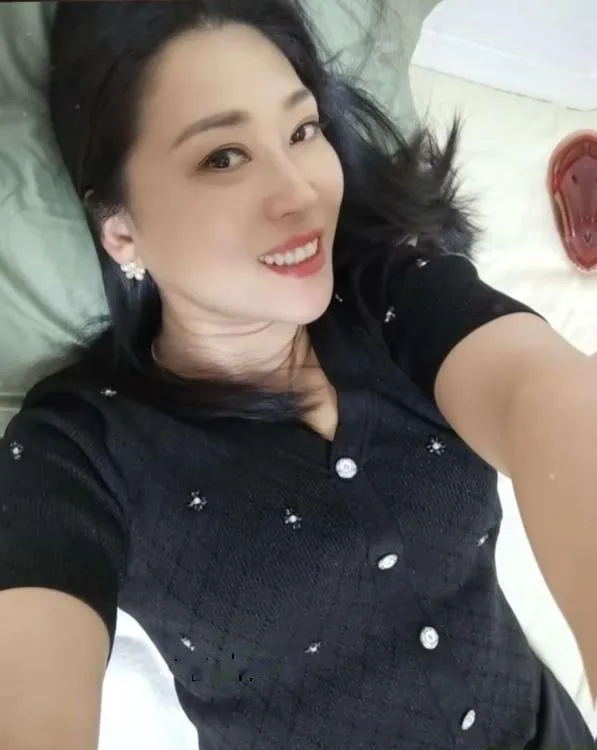 五官端正少妇