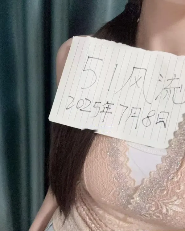 三点粉小少妇