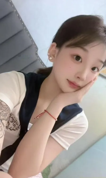 清纯高颜值08晗妹